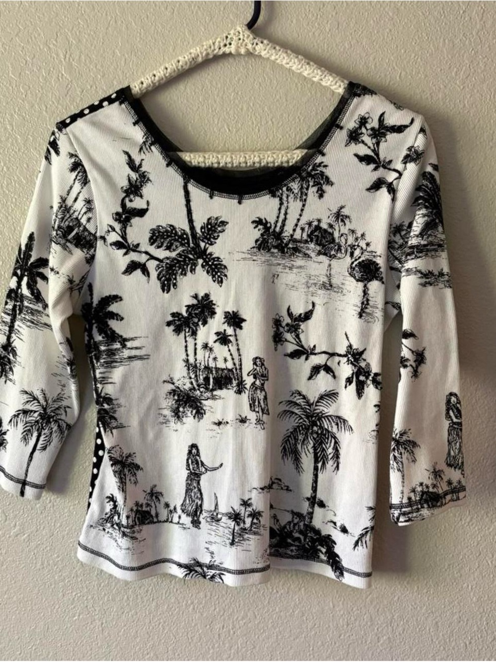 Women's Black & White Tropical Print Scoop Neck Top